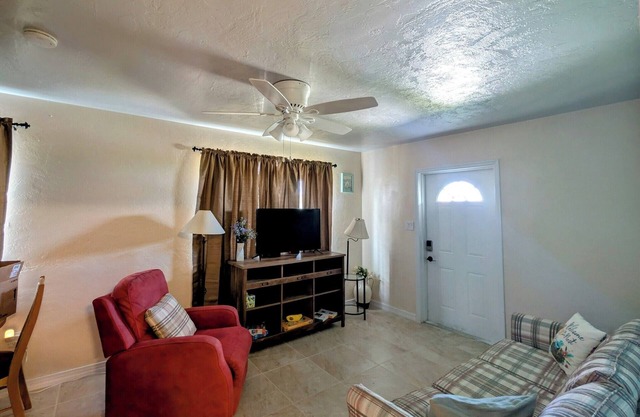 Your North Port Florida Getaway! Charming 3-bedroom house - Family Friendly
