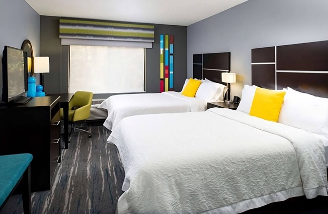 Your Peaceful Mountain Escape! Free Breakfast, Indoor Pool, Free Parking!