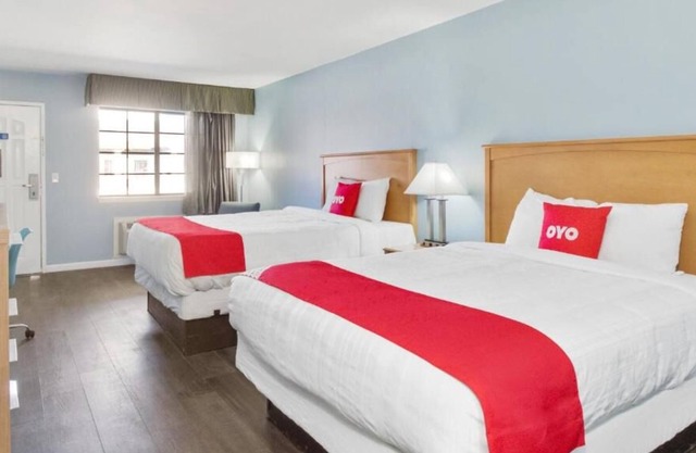 Your Texas Getaway! Swimming Pool, Free Parking, Free Breakfast!