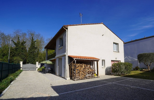 Your vacation starts here! Beautiful apartment in house 300m from the beach