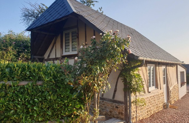 Yzen cottage in countryside near Honfleur