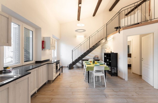 Zannetti 303 Medici - Three Bedroom Apartment, Sleeps 6