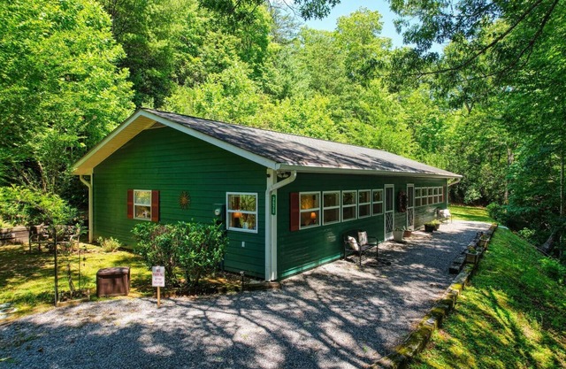 Zen in the Woods - Gorgeous views! Multiple outdoor sitting spaces to enjoy.