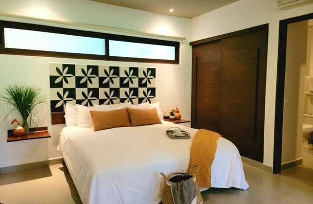 Zen Luxury Corner Loft! Relax, Golf, central location to see the sights!