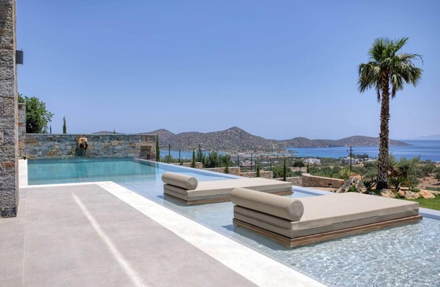 Zeus Luxury Villas 6 Bedroom Complex