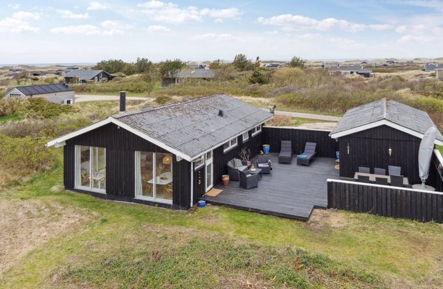 "Zina" - 600m from the sea by Interhome