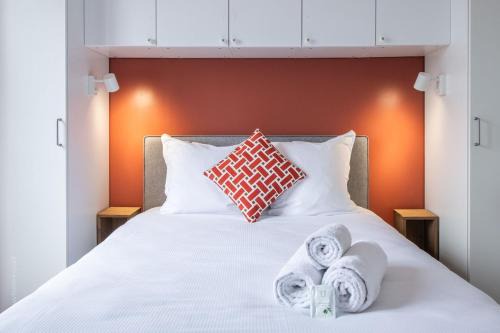Issy-les-Moulineaux Apartment | À 3 min métro & shopping, aux portes de Paris