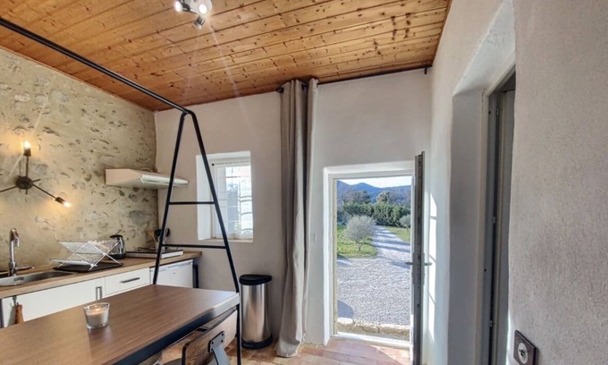 Volx Apartment | à la Campagne en Provence, Parking et Jardin
