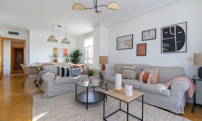 Delicias Apartment | Ático con Terraza, Parking, Piscina y Wifi