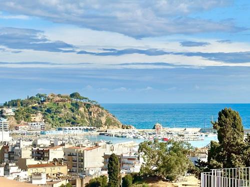 Blanes Apartment | Ático con Vistas al Mar a un Paso del Centro