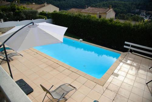 Carnoux-en-Provence Villa | élégante villa avec piscine privée près de cassis