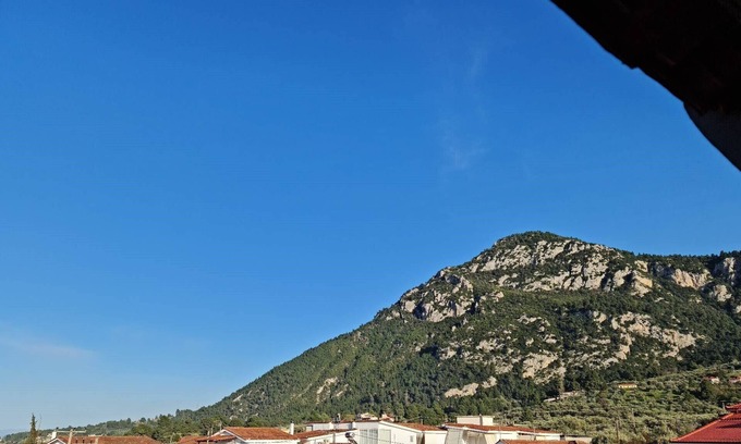 Kamena Vourla Apartment | Ανακαινισμένο loft,2ου ορόφου,θέα στη θάλασσα και το βουνό,150μ από την θάλασσα.