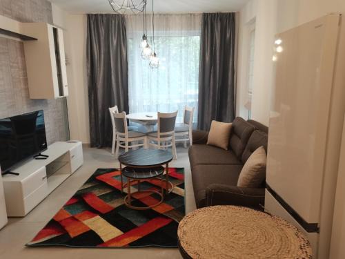 Saints Constantine and Helena Apartment | Райзен апартамент