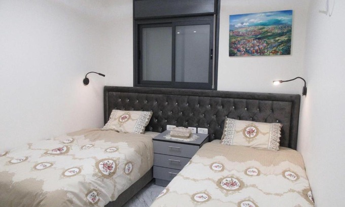 Jerusalem Apartment | תנובת הארץ רחוב שמגר 14 ג' קומה p-3 הכניסה מרחוב מנחת יצחק 22