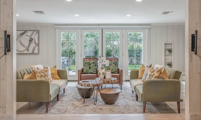 Valley Glen House | ৎ୭LA-LA Landৎ୭ Hot tub, Game room & more