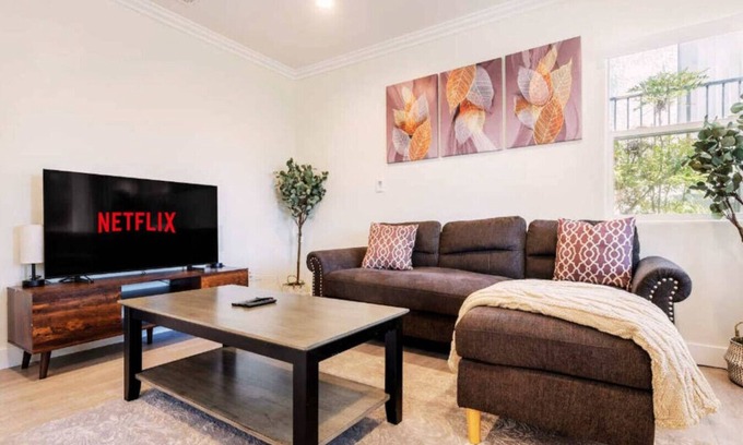Burbank House | ৎ୭Serene Home in Central Burbankৎ୭ 2 bedrooms,wifi