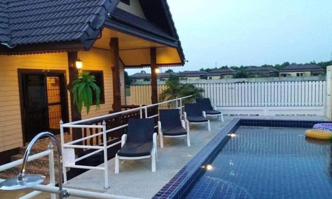 Bang Sare House | อุ่นไอปลายนา@บางเสร่
