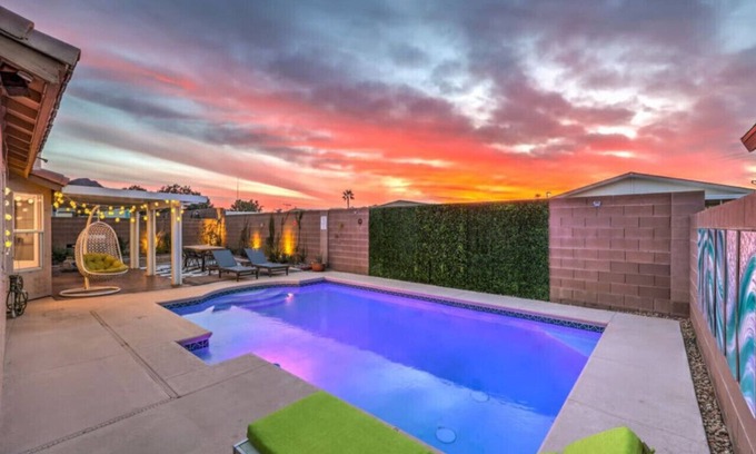 River Mountain House | ㊂ Sunset Swim - Vegas Private Pool Oasis