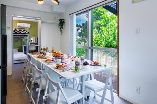 Okinawa House | 最大18名OK 南城市 百名の大型貸別荘 BBQ ビーチ近くでグループ滞在に最適 Seaside House Ichika
