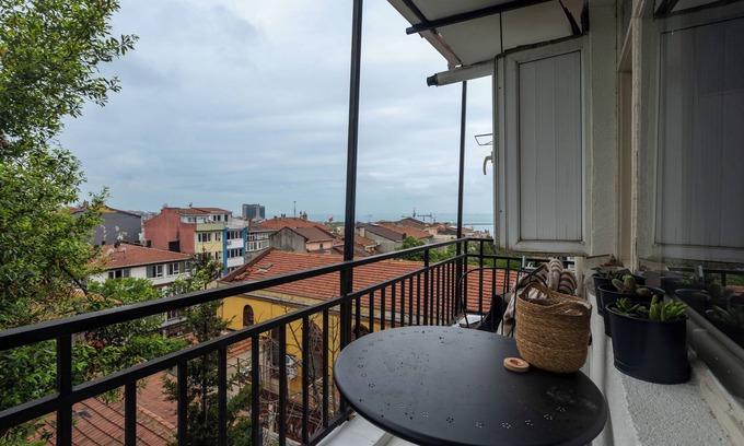Rasimpasa Apartment | 0031 - Kadikoy - central, cozy and view balcony