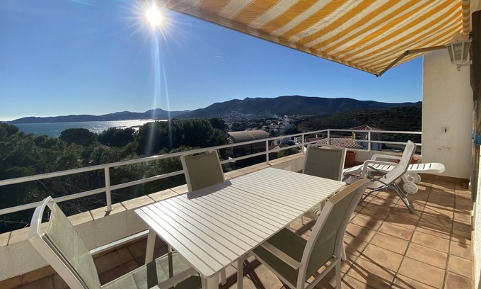 Llanca Apartment | 014 Apartment with terrace ans see views
