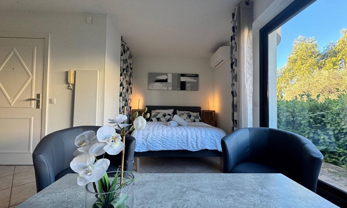 Antibes Apartment | (019) Le Parc Ombragé