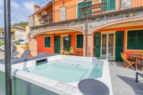 Casarza Ligure Apartment | 044b - Villetta Moderna 01-24D con VASCA IDROMASSAGGIO in giardino, solo 15 minuti dal Mare e Spiaggia - Posto Auto GRATUITO