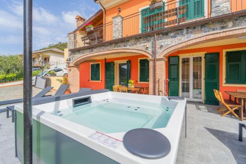 Casarza Ligure Apartment | 045b - Villetta Moderna 02-24E con VASCA IDROMASSAGGIO in giardino, solo 15 minuti da Mare e Spiaggia - Posto Auto GRATUITO