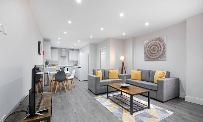 Shepperton Apartment | 06 - Crown Place 2 Bedroom Luxury Apartment