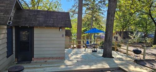 Mid America House | #08 - One Bedroom Lakeview Cottage-Pet Friendly