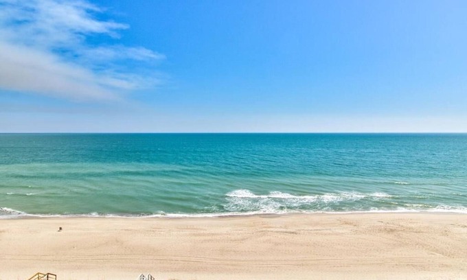 Wilmington Beach Condo | 0901 Salty Dayz Tower 1 Bedroom Condo