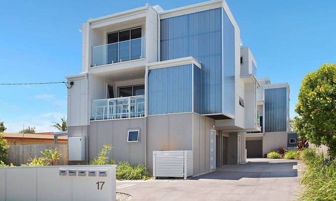 Caloundra House | 1/17 Suller Street Caloundra QLD