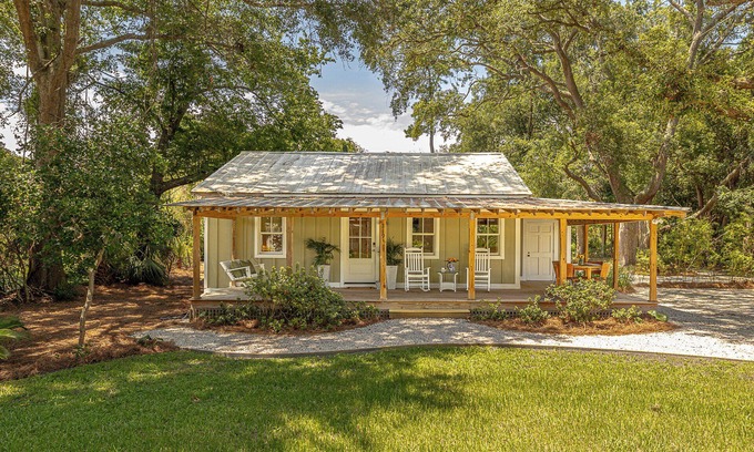 Saint Simons Island House | 1.2 mi. to the Beach & .5 mi. to the Village!