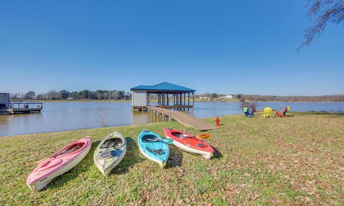 Flint House | 1/4 Mi to Emerald Bay: Waterfront Bullard Home