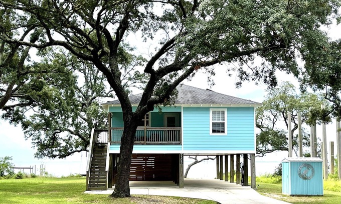 Ocean Springs House | 1 ACRE PRIVATE BEACH & PIER, FAMILY & PET FRIENDLY HOME