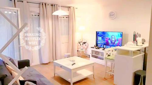Les Aunettes Apartment | 1 APPART 2 PIECES NEUF PROCHE GARE PARKING NETFLIX Evry Courcouronnes