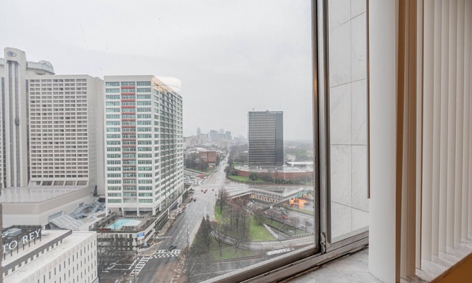 Peachtree Center Apartment | 1 BDR 21ST FLOOR IN ATTRACTIONS AND MORE DOWNTOWN ATLANTA