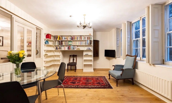 Soho Apartment | 1 bed apartment in historic Soho house central London