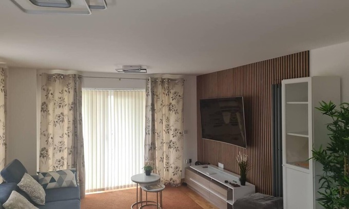 Dartford Apartment | 1-Bed Apartment - Sleeps 3 - Parking - Wifi