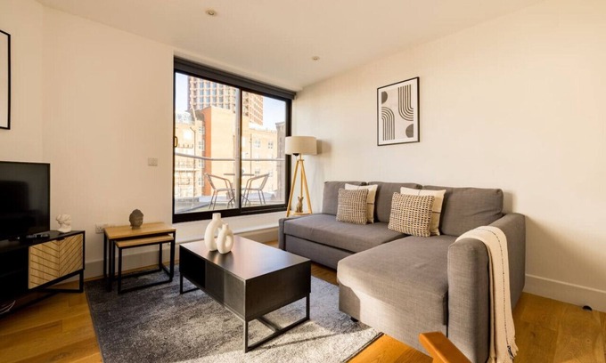 St Luke's Apartment | 1 Bed Apartment with Balcony in Dingley