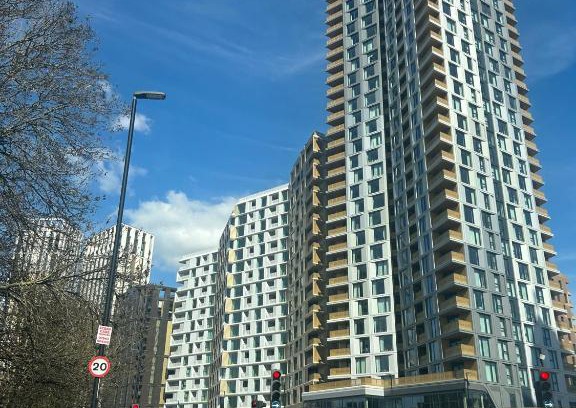 Lewisham Apartment | 1-Bed Apt Sleeps 4 Central To Shops & Transport