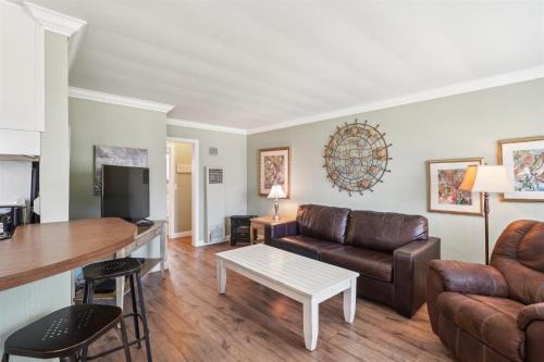 Carpinteria Apartment | 1 Bed Beach Condo #131