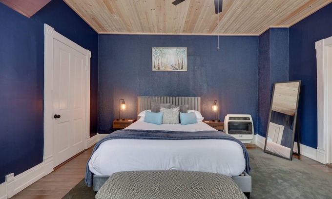 Columbia Apartment | 1 Bed Cozy Historic Downtown Columbia (Elmwood Park)