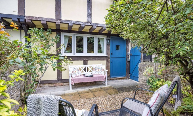Cirencester Cottage | 1 bed holiday home in Cirencester - Castle Mews
