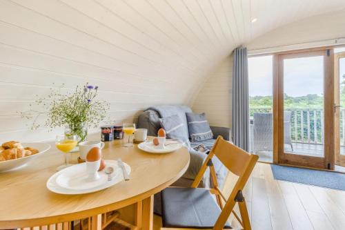 Llangammarch Wells Cabin | 1 Bed in Garth oc-h32701