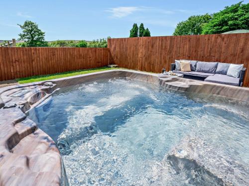Crynant House | 1 Bed in Gower 52906