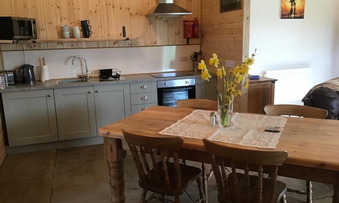Westbrook Court House | 1 Bed Lodge-Sleeps 4-Pet Friendly-Free Parking