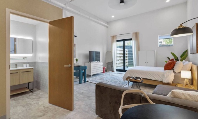 Northside Apartment | 1 bed + lounge+ DT and museum