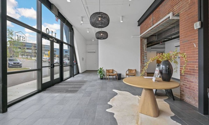 Northside Apartment | 1 bed + lounge + DT and museum