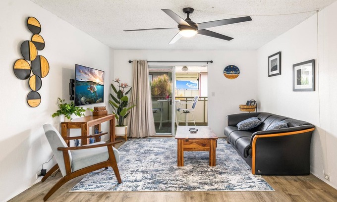 Historic Kailua Village Condo | 1-Bed Rental in Downtown Kailua-Kona with Pool Lanai and Convenient Location